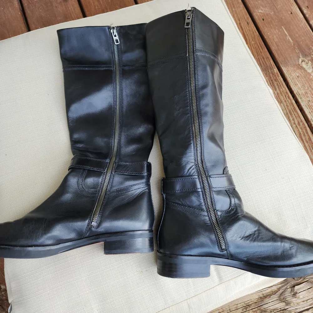 Black Leather Knee-High Boots - Picture 5 of 10